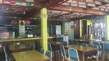 Se sirven desayunos, comidas, cenas y cocina filipina