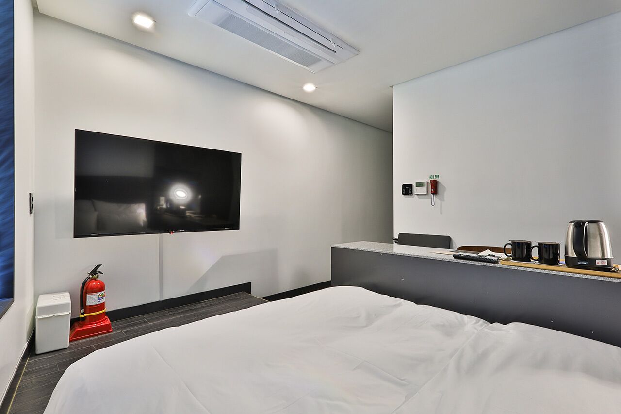 individually decorated, individually furnished, free wifi, bed sheets