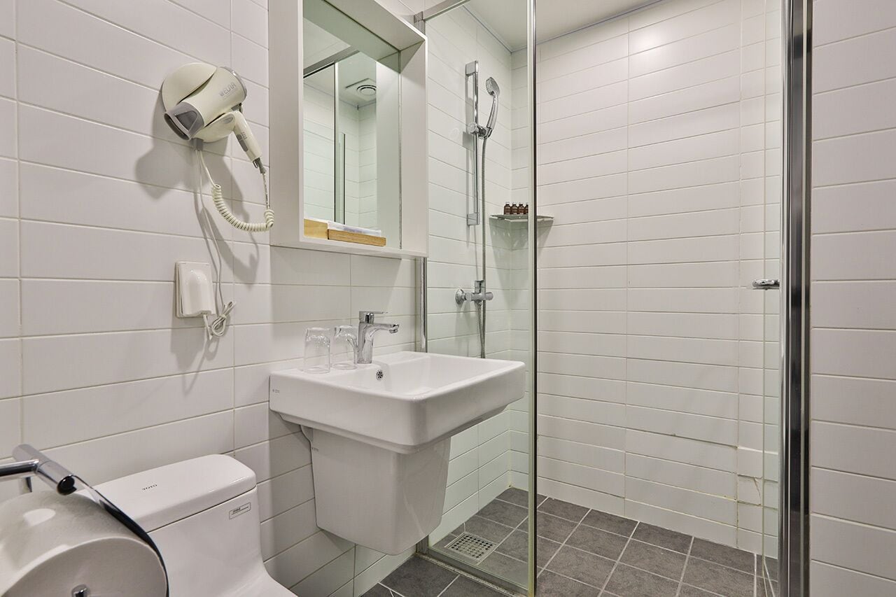 shower, free toiletries, hair dryer, bathrobes