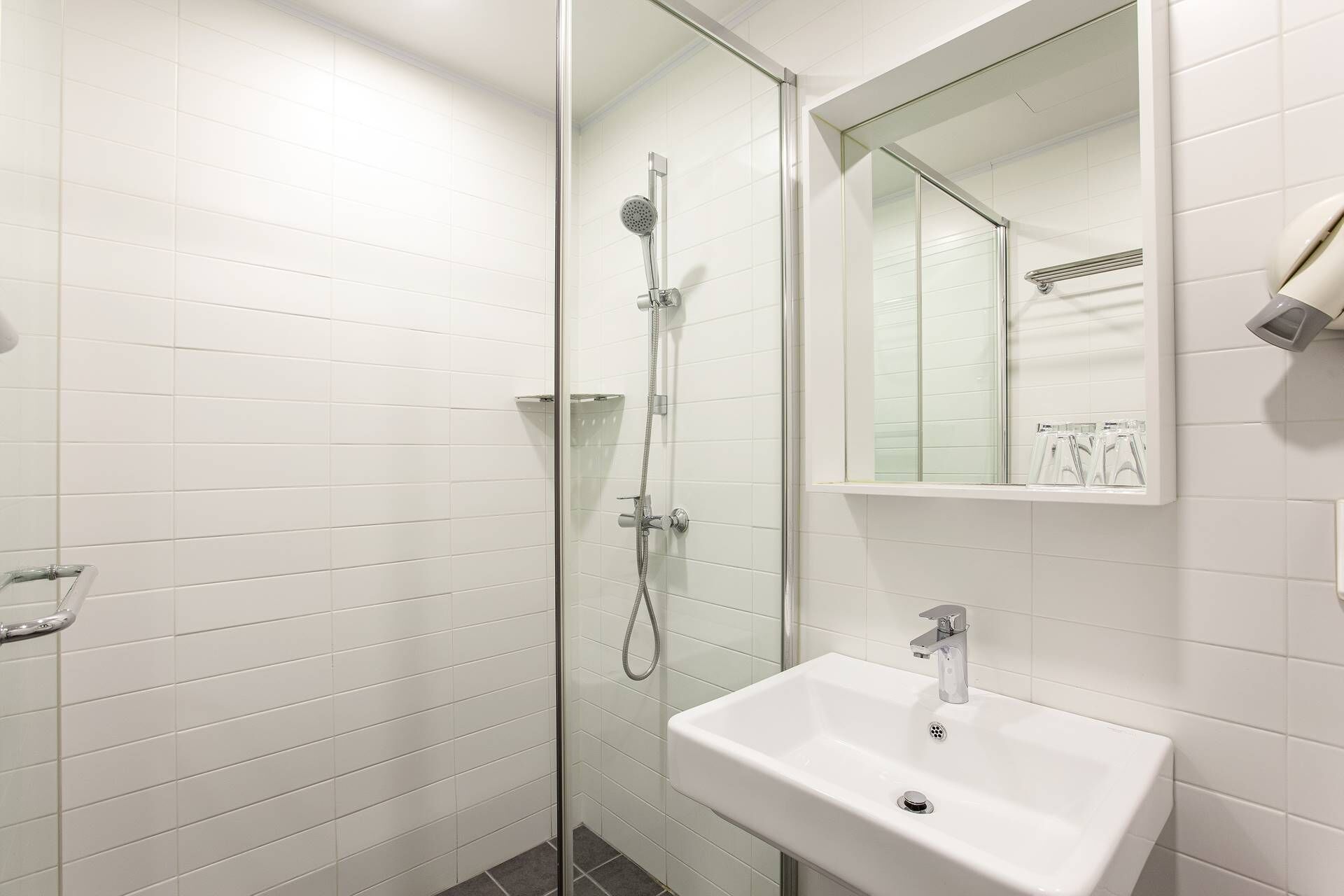 standard classic | bathroom | shower, free toiletries, hair dryer, bathrobes