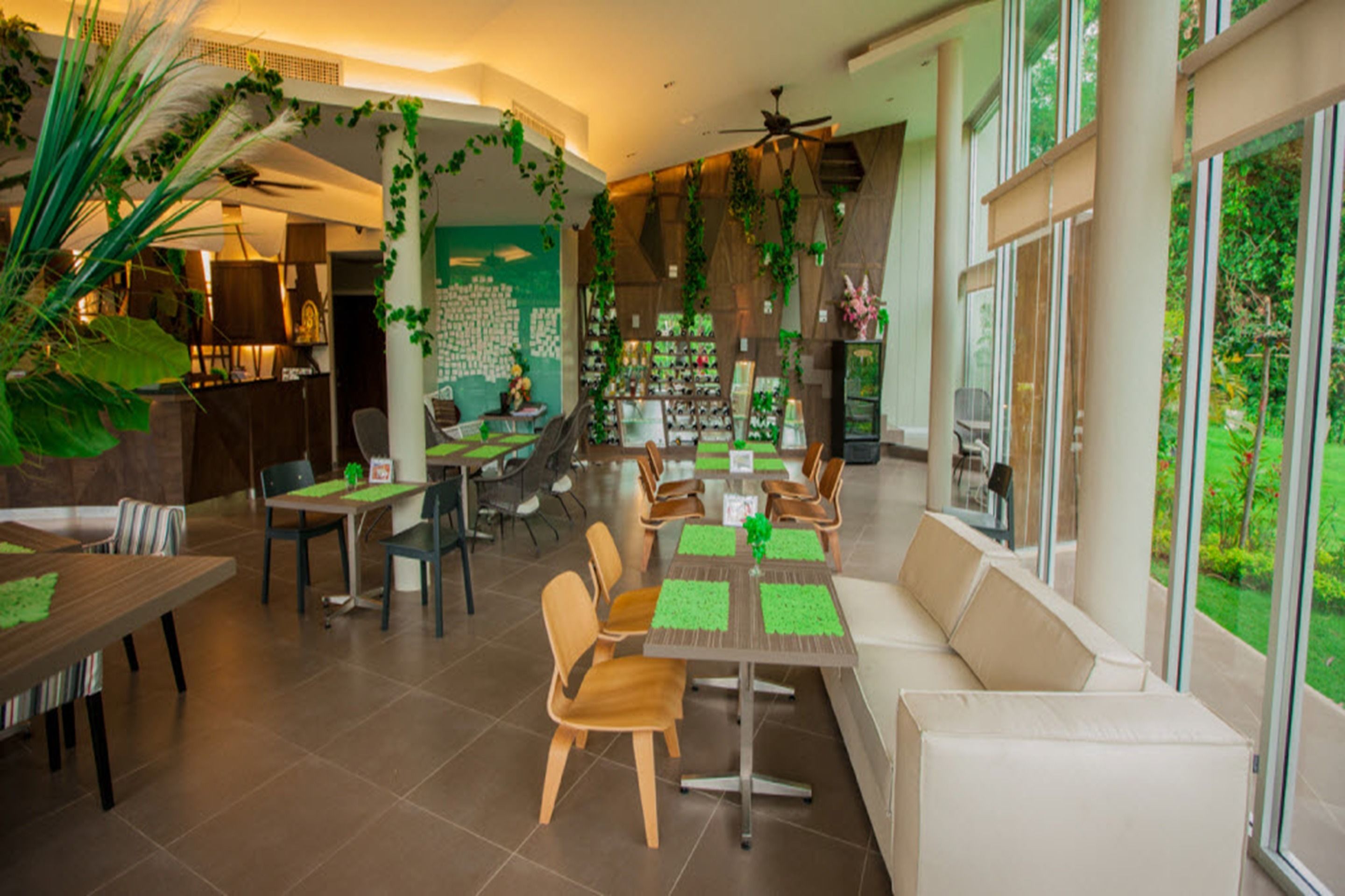 breakfast, lunch, dinner served; international cuisine, garden views