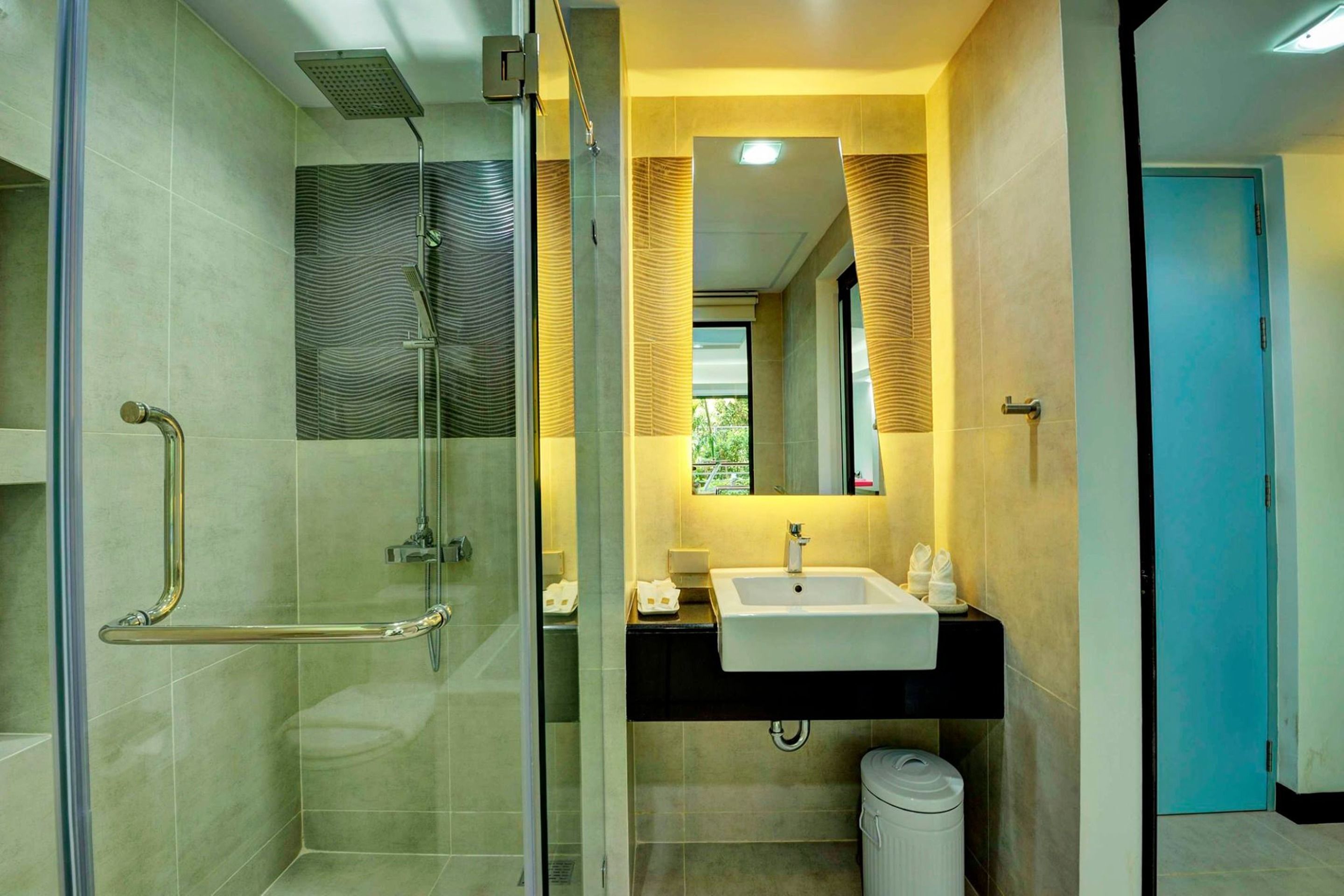 deluxe studio with balcony | bathroom | separate bathtub and shower, free toiletries, hair dryer, bathrobes