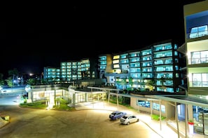 Fassade der Unterkunft – Abend/Nacht