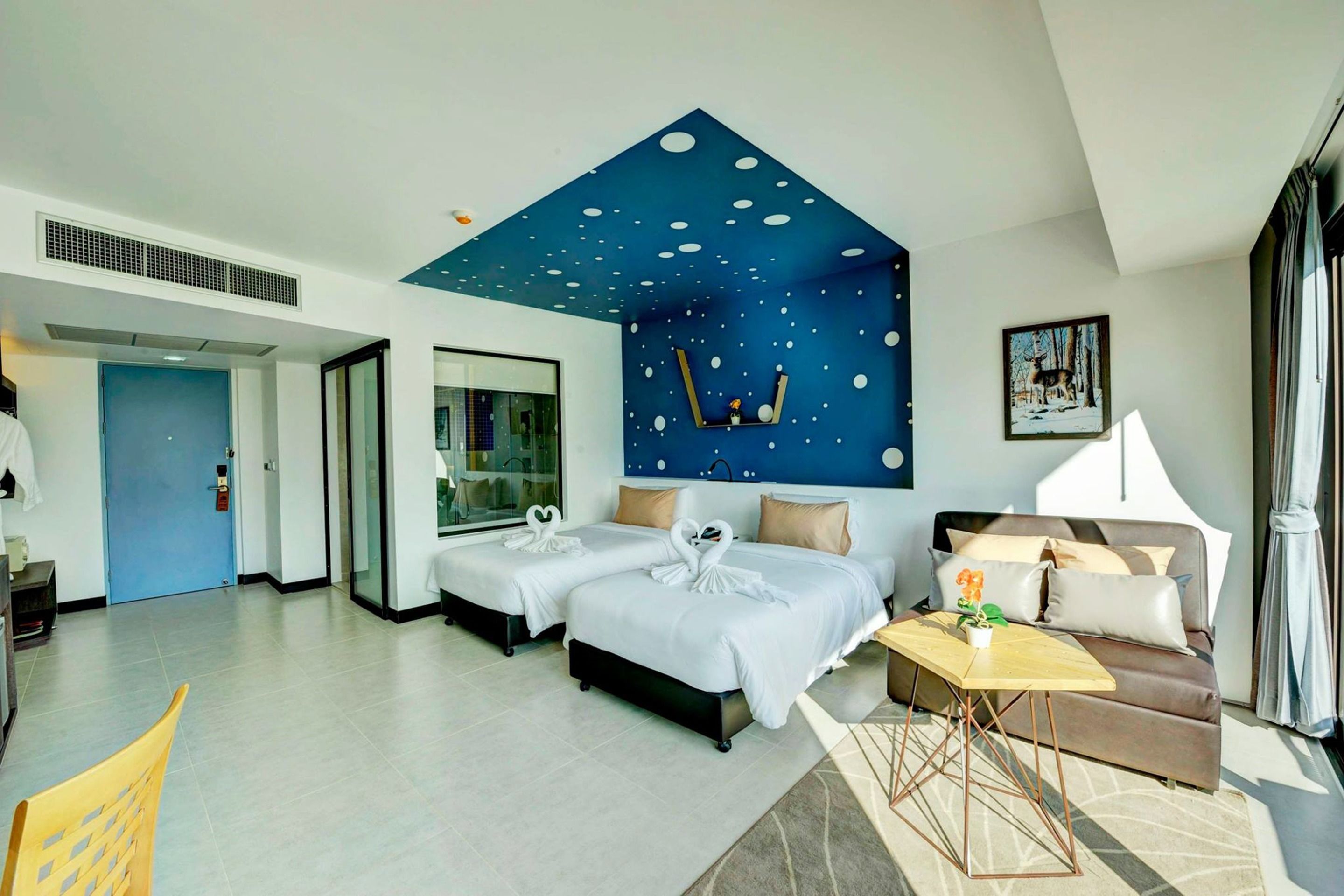 deluxe studio | in-room safe, free wifi