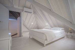 Deluxe Garden Bungalow (Mezzanine room with air conditioning)