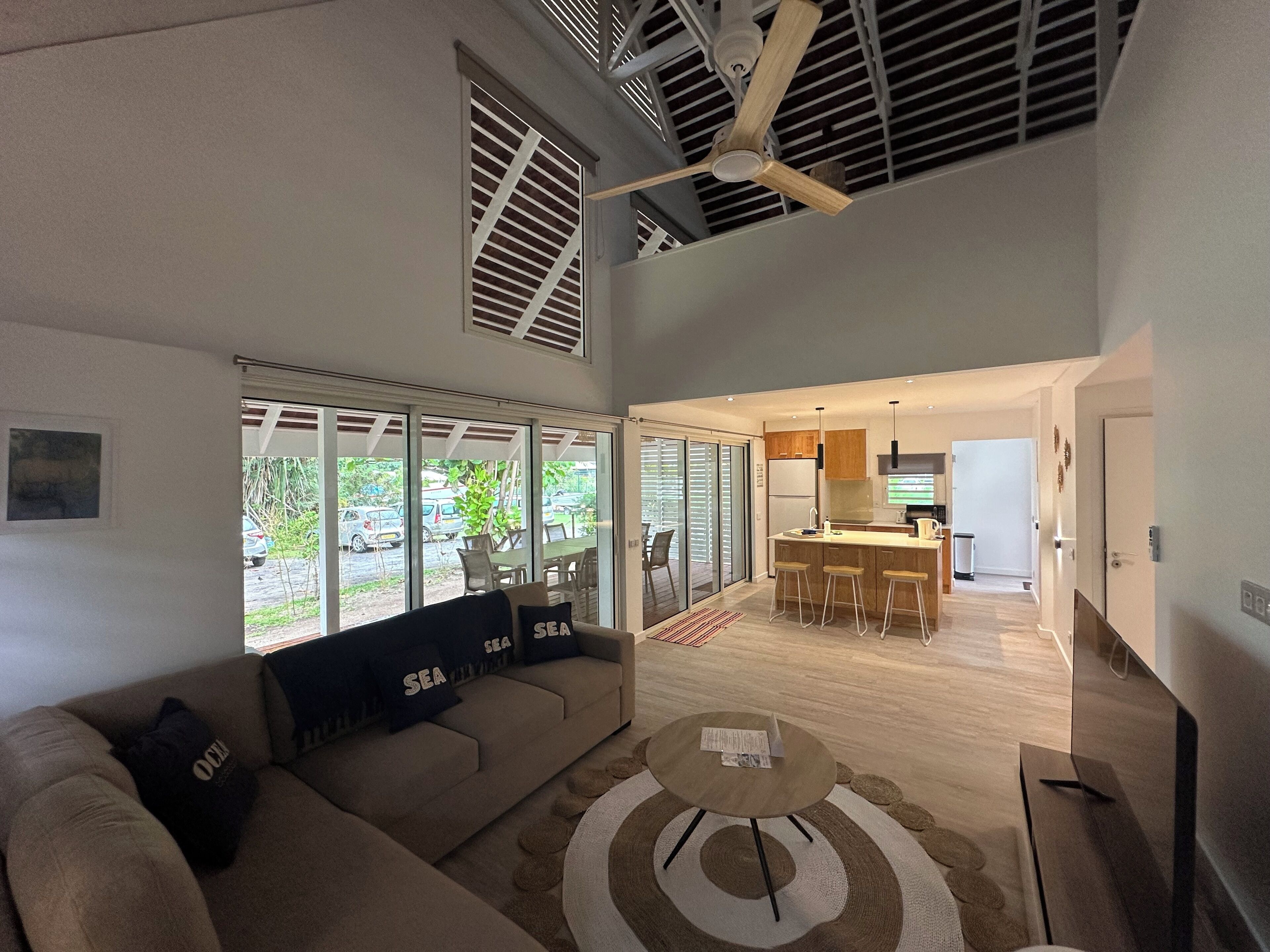 Bungalow Keluarga, 3 kamar tidur, pemandangan kebun (Mezzanine room with fan) | Area keluarga | Televisi layar datar 32-inci dengan saluran TV satelit dan TV