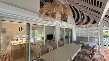 Bungalow Familial, 3 chambres, vue jardin (Mezzanine room with fan) | Terrasse/Patio