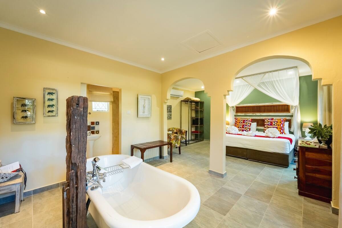 Phòng Suite trăng mật | Bộ đồ giường kháng dị ứng, két bảo mật tại phòng 