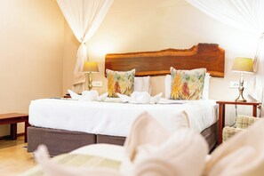 Executive Triple Room | Hypo-allergenic bedding, in-room safe, free cots/infant beds, free WiFi - Bayete Guest Lodge (Victoria Falls)