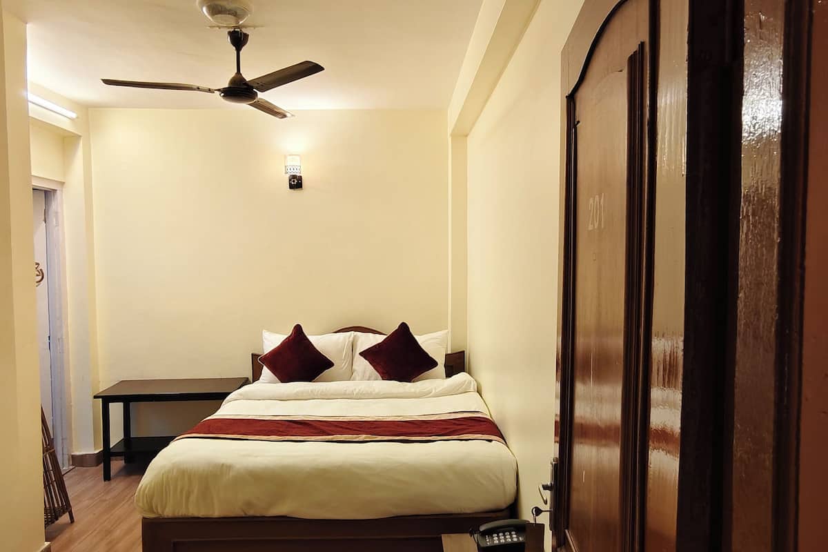 In-room safe, desk, free WiFi, bed sheets
