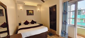 Quarto casal ou duplo luxo, 2 quartos | Banheiro | Chuveiro, produtos de toalete grátis, toalhas de banho, sabonete