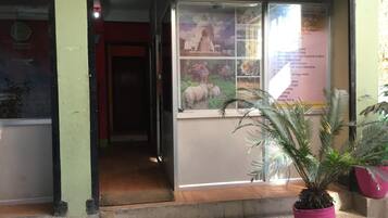 المنشأة من الخارج