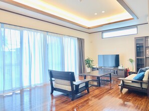 Living area - Seven Residence Yabu (Nago)