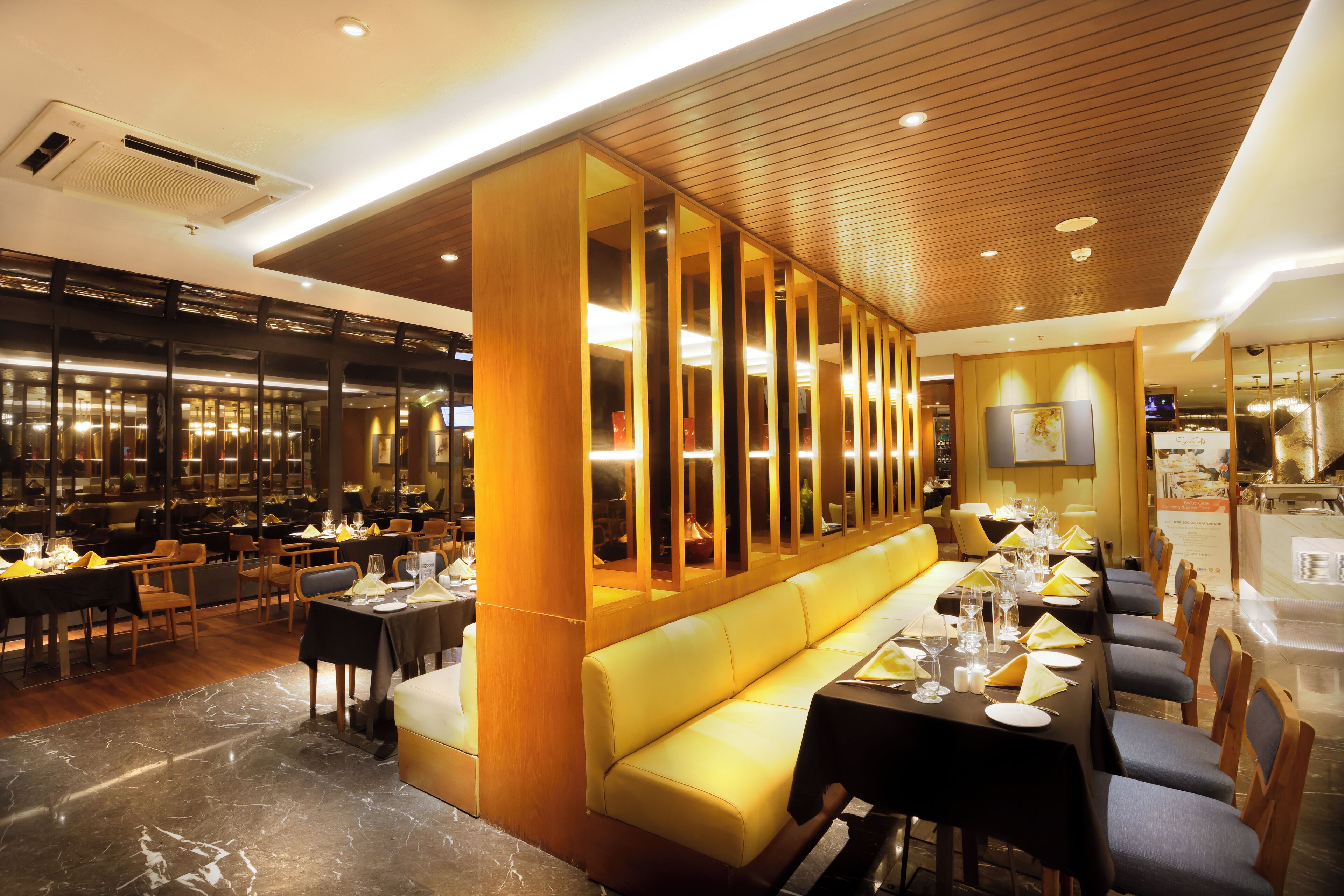 Breakfast served, international cuisine