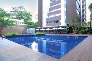 2 piscines extérieures