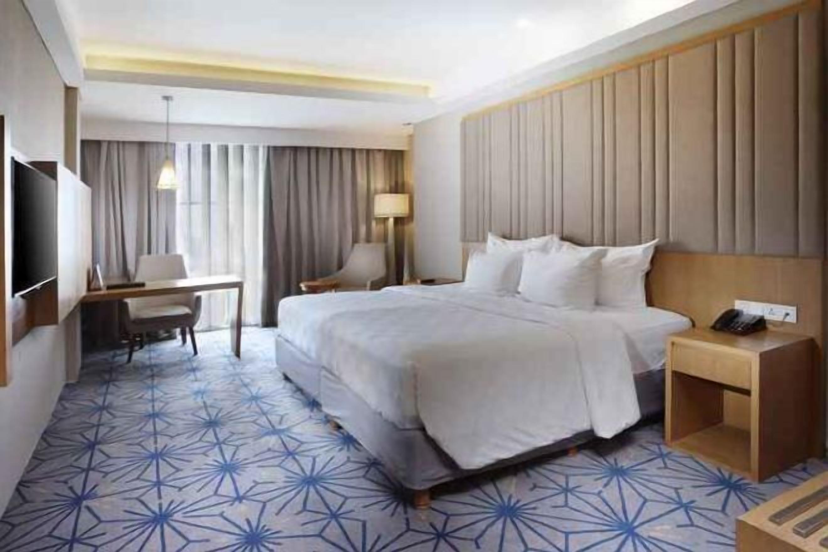 Premium bedding, in-room safe, desk, blackout curtains