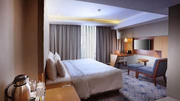 Grand Deluxe Room | In-room safe, desk, blackout curtains, iron/ironing board