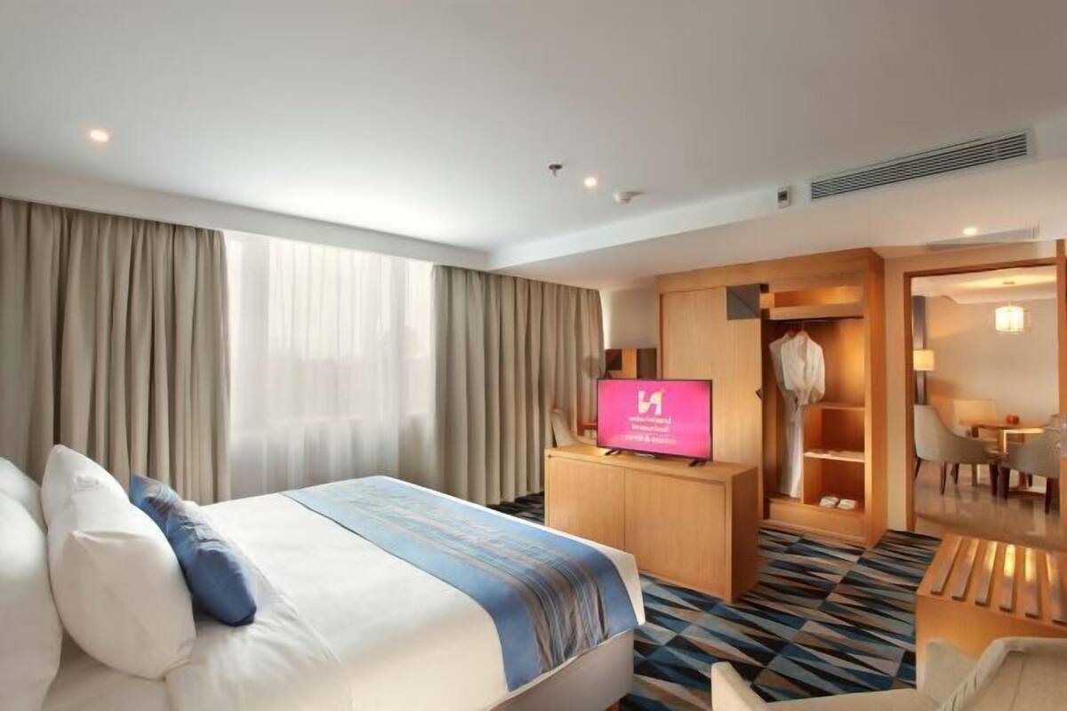 1 bedroom, premium bedding, in-room safe, desk