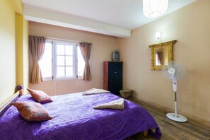 Premium Studio, 2 Katil Bujang (Single), Kitchenette, City View | Peti besi dalam bilik, meja, kalis bunyi, katil bayi/kot (surcaj) 