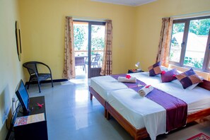 Premium bedding, free cots/infant beds, bed sheets - Georgina's Cottage (Mahé Island)