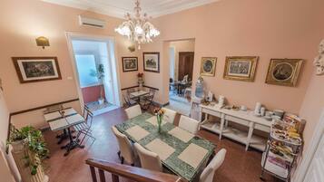 Frokostbuffé er inkludert hver dag