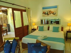 Cinnamon Mini Suite | Senger med overmadrass, safe på rommet og individuelt dekorert