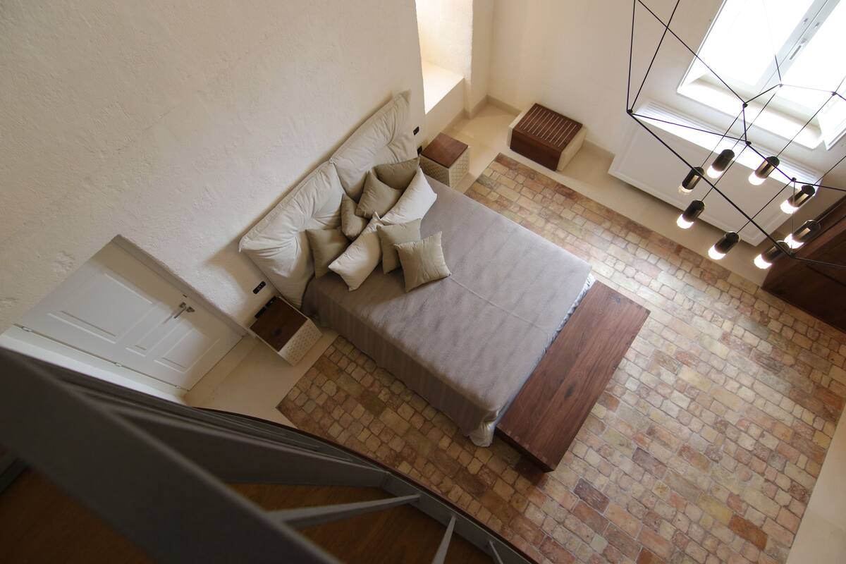 Ropa de cama de alta calidad y minibar 