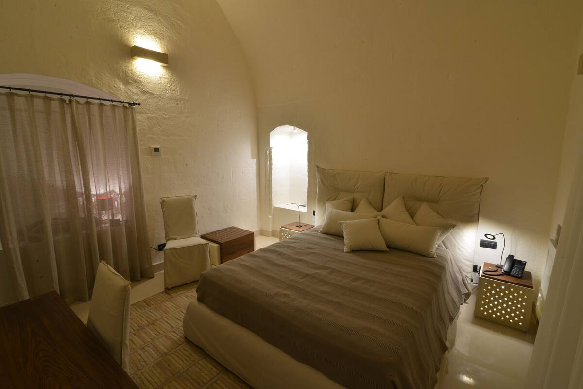 Ropa de cama de alta calidad y minibar 