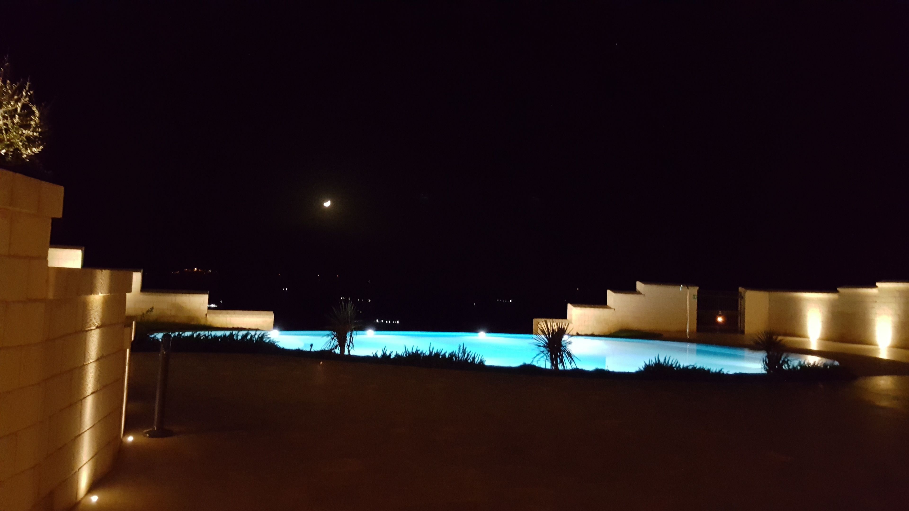 حمام سباحة