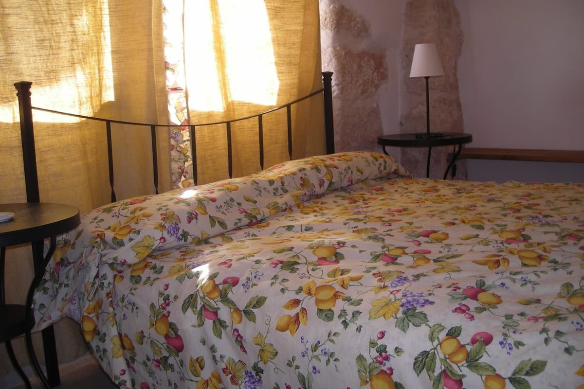 Quarto casal | Escrivaninha, Wi-Fi de cortesia