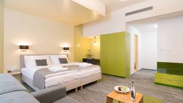 Junior Suite with Sofa | Literie de qualité supérieure, matelas mémoire de forme, minibar