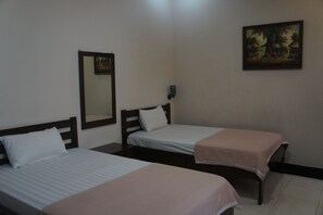 Standard Room | Desk, free WiFi