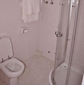 Ducha, secador de pelo, toallas