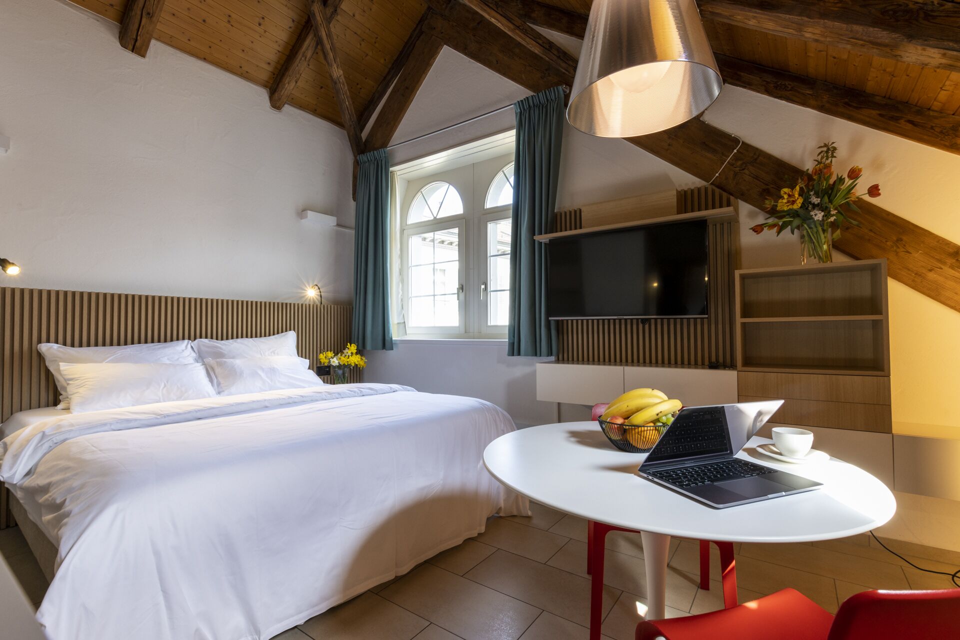 Studio Deluks, 1 Tempat Tidur King, dapur | Seprai premium, brankas, dan didekorasi berbeda-beda