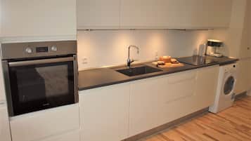 Appartement, 1 chambre, patio (3 People - Linen Excluded) | Cuisine privée | Réfrigérateur, micro-ondes, four, plaque de cuisson