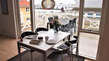 Apartment, 1 Bedroom, Terrace (4 People - Linen Excluded) | In-room dining