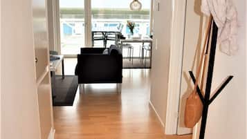 1 bedroom, individually decorated, desk, laptop workspace