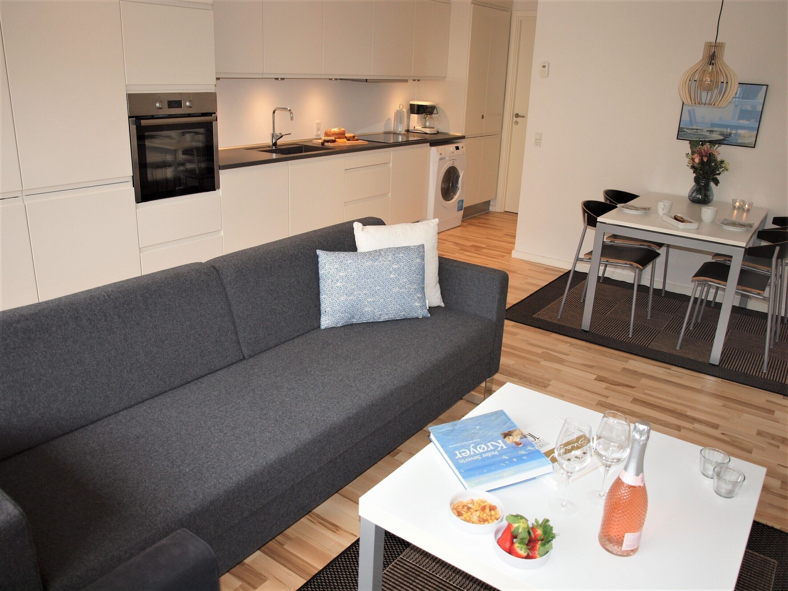 Apartment, 1 Bedroom, Patio (3 People - Linen Excluded) | 1 bedroom, individually decorated, desk, laptop workspace