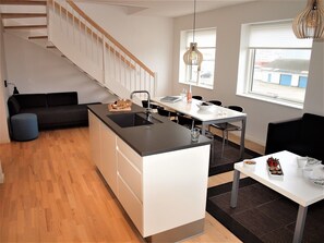 Apartment - 3 bedrooms - terrace (6 people) | Essbereich im Zimmer