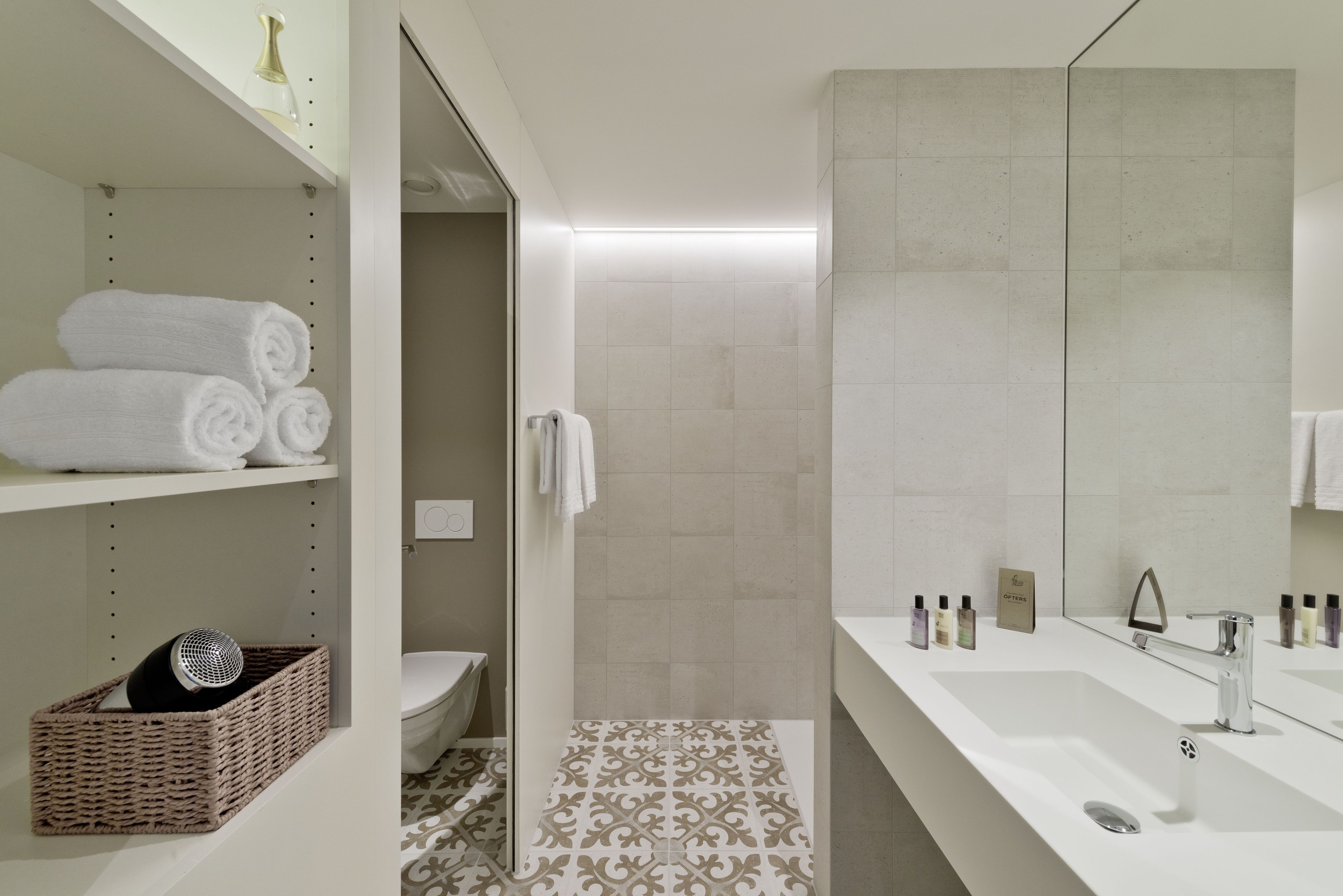 double room | living area | 40-inch flat-screen tv with cable channels, tv