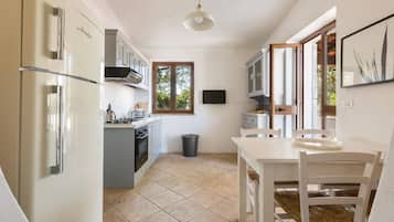 Villa, 4 camere da letto | Cucina privata | Frigorifero, forno, piano cottura, lavastoviglie