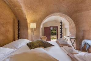 4 bedrooms, iron/ironing board - Trulli di Monte Reale (Ostuni)