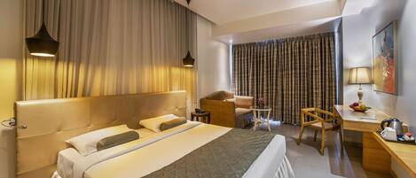 Premier Room | In-room safe, individually decorated, individually furnished, desk