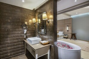 Cofres nos quartos, individualmente decorados