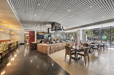 Cocina internacional. Hotel Satkar Grande