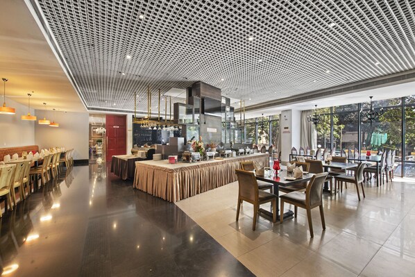 International cuisine - Hotel Satkar Grande (Thane)