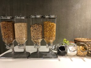 Petit-déjeuner buffet (100 DKK par personne)