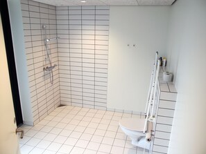 Family Quadruple Room | Bathroom