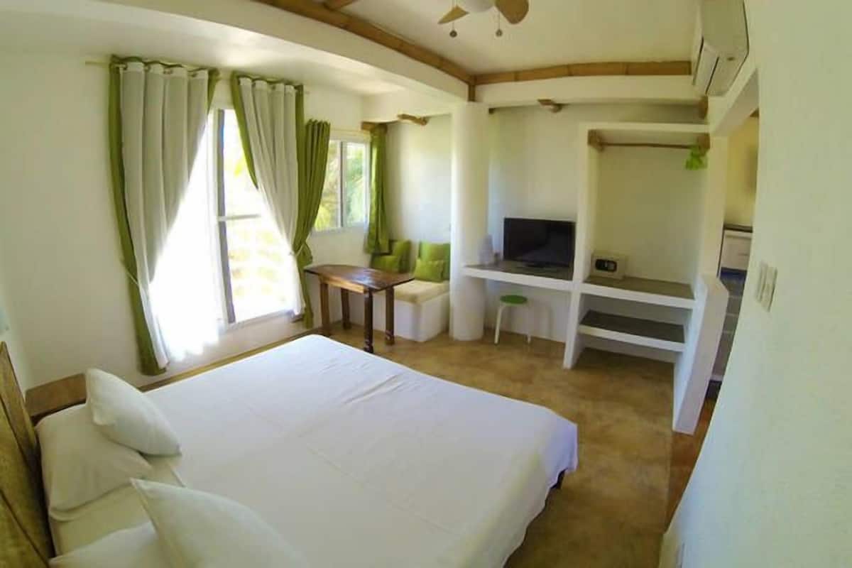 Studio, 2 Single Beds, Balcony