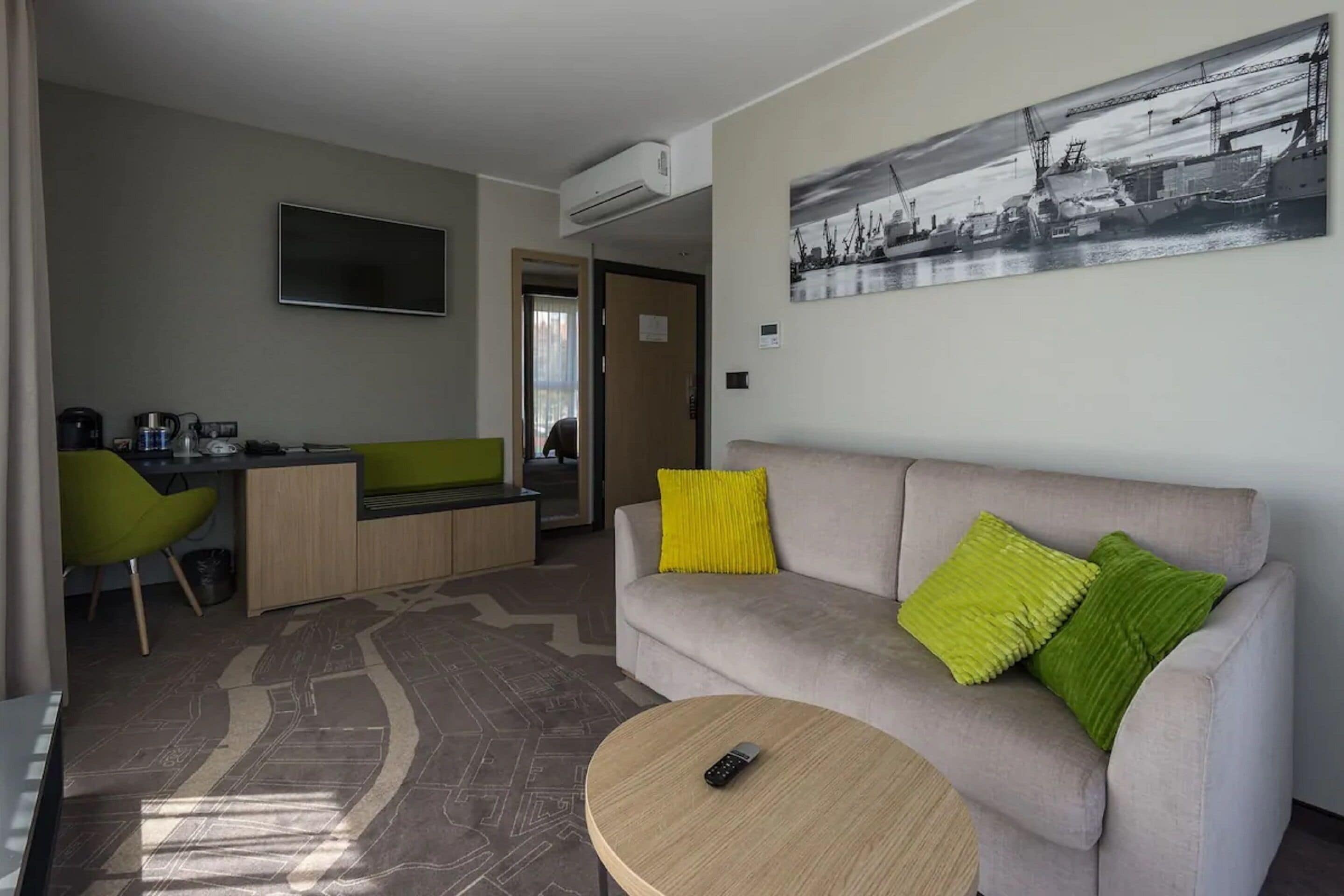 junior studio | 1 bedroom, minibar, in-room safe, desk